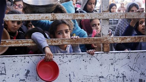 İspanyol Bakan Rego: Filistinliler açlıkla bombayla soykırımla iç içe yaşıyor - Son Dakika Haberleri
